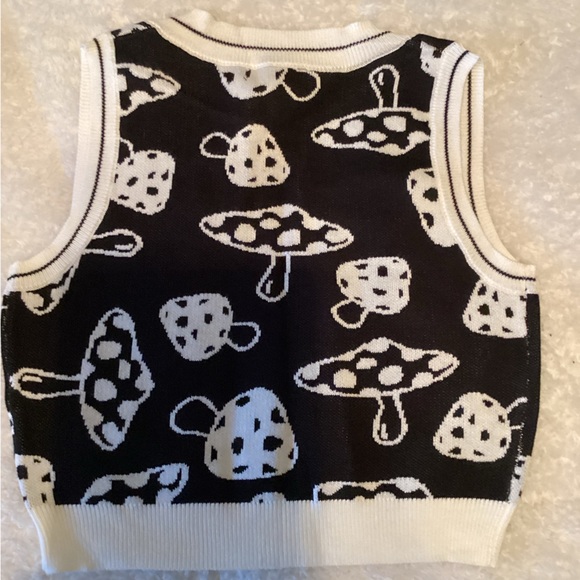 SHEIN Mushroom Sweater Vest -cropped black and white - Picture 2 of 7